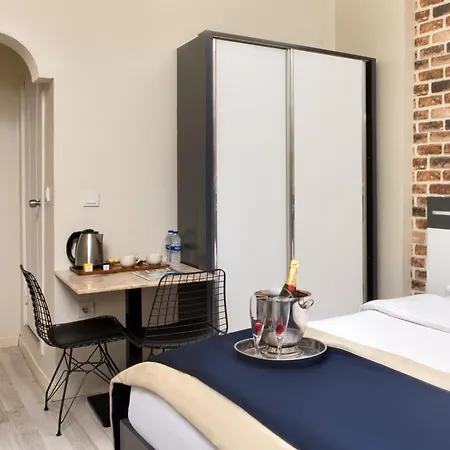 & Hotel 3*