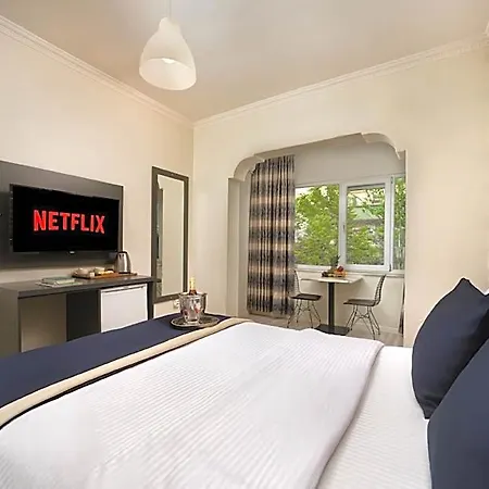 & Hotel 3*